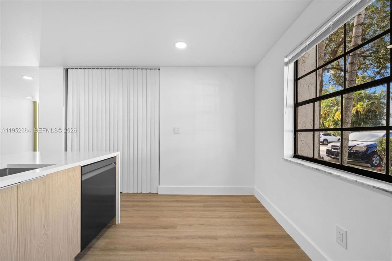 3545 Magellan Cir, Unit 351-5, Aventura, FL 33180 Photo