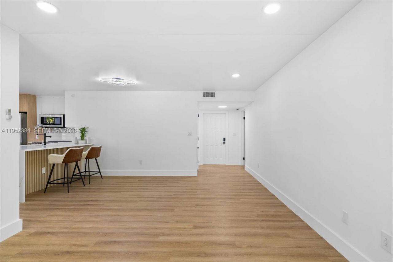 3545 Magellan Cir, Unit 351-5, Aventura, FL 33180 Photo