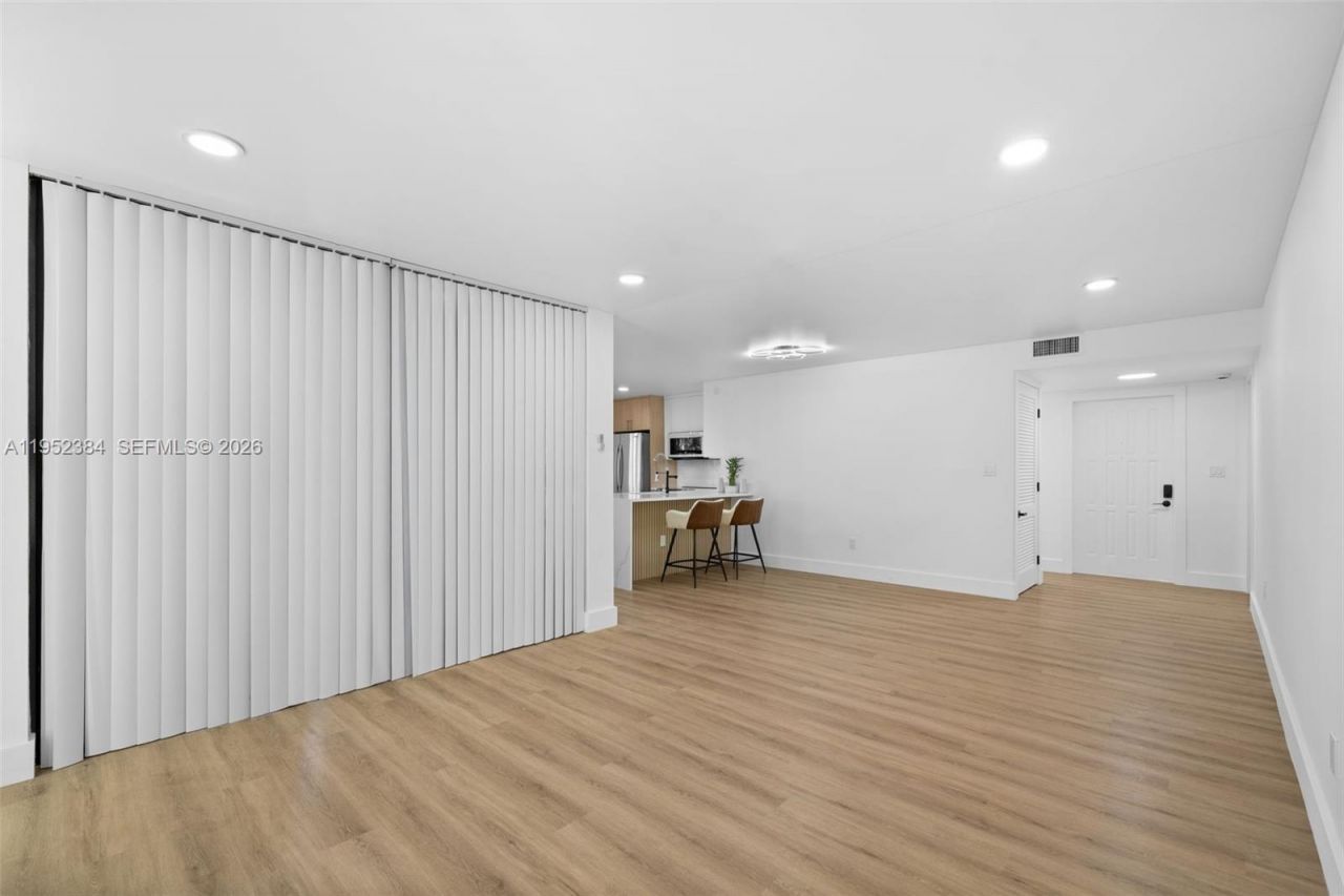 3545 Magellan Cir, Unit 351-5, Aventura, FL 33180 Photo