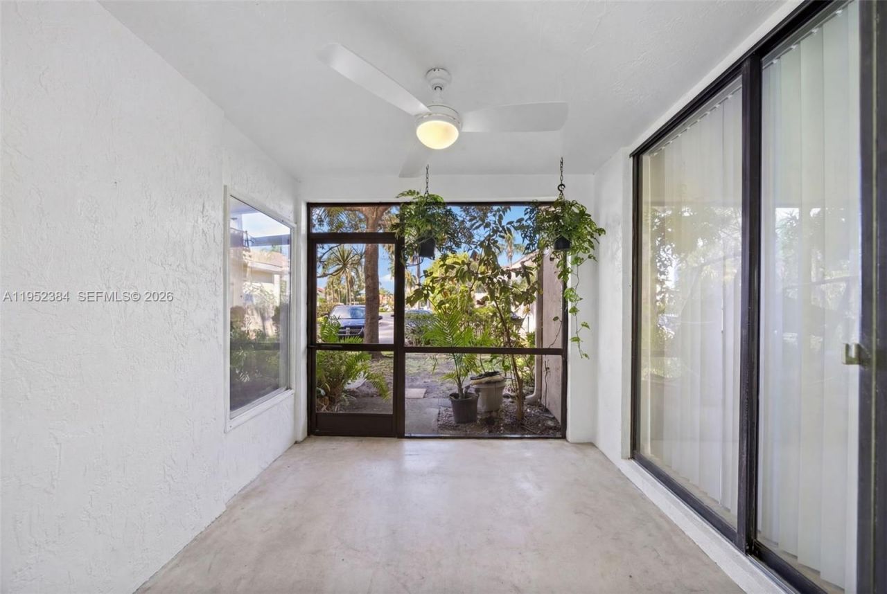 3545 Magellan Cir, Unit 351-5, Aventura, FL 33180 Photo