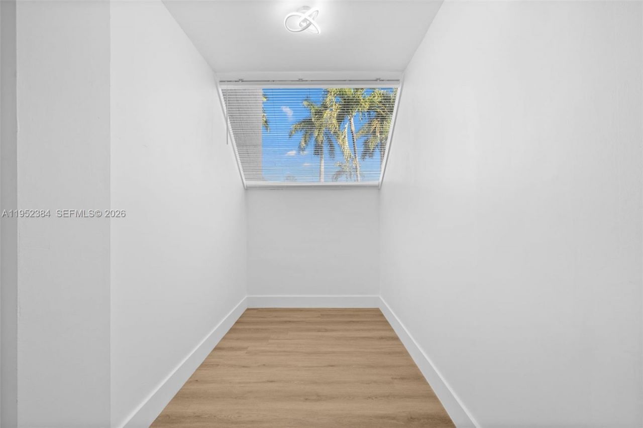 3545 Magellan Cir, Unit 351-5, Aventura, FL 33180 Photo