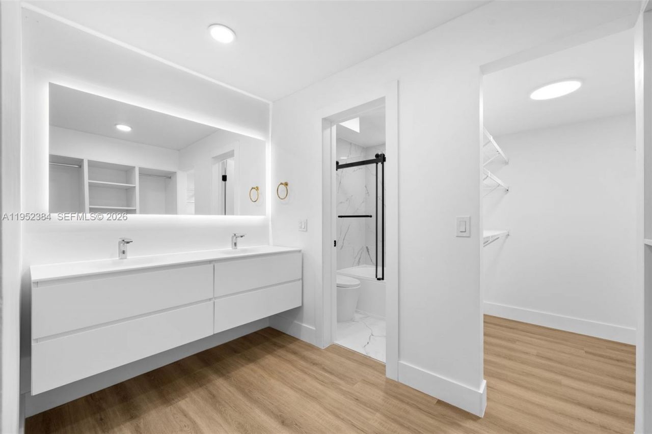 3545 Magellan Cir, Unit 351-5, Aventura, FL 33180 Photo