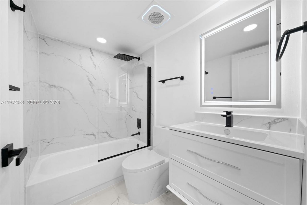 3545 Magellan Cir, Unit 351-5, Aventura, FL 33180 Photo