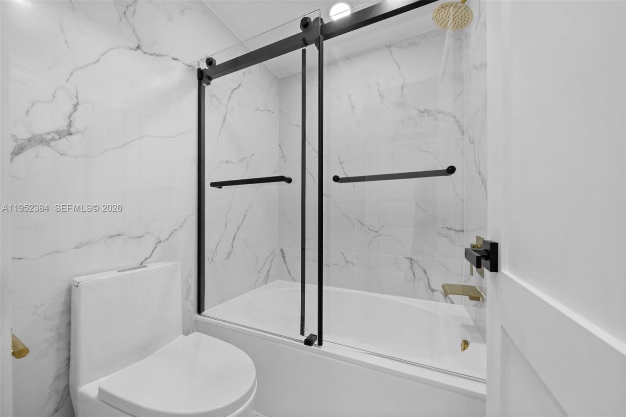 3545 Magellan Cir, Unit 351-5, Aventura, FL 33180 Photo