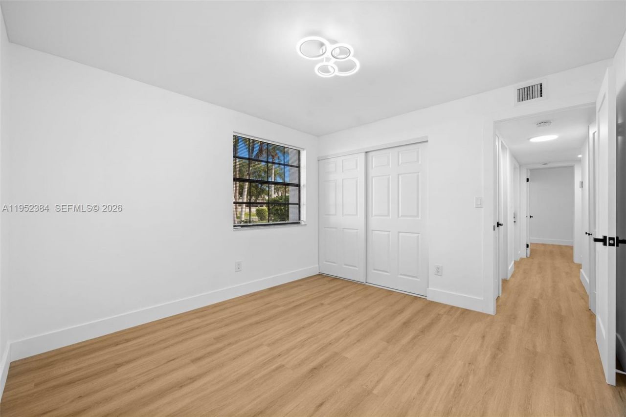 3545 Magellan Cir, Unit 351-5, Aventura, FL 33180 Photo