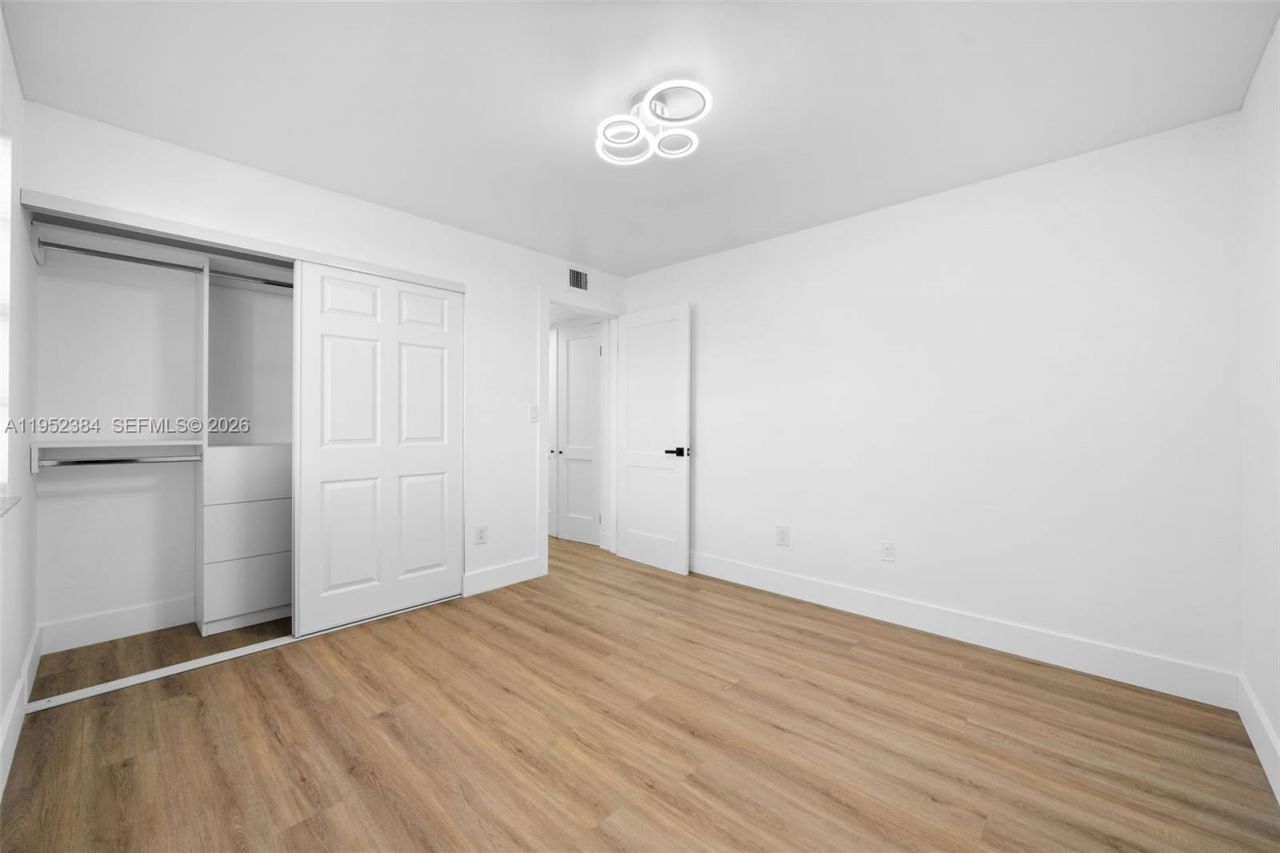 3545 Magellan Cir, Unit 351-5, Aventura, FL 33180 Photo