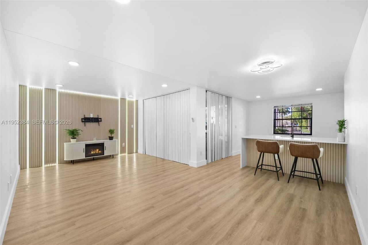 3545 Magellan Cir, Unit 351-5, Aventura, FL 33180 Photo