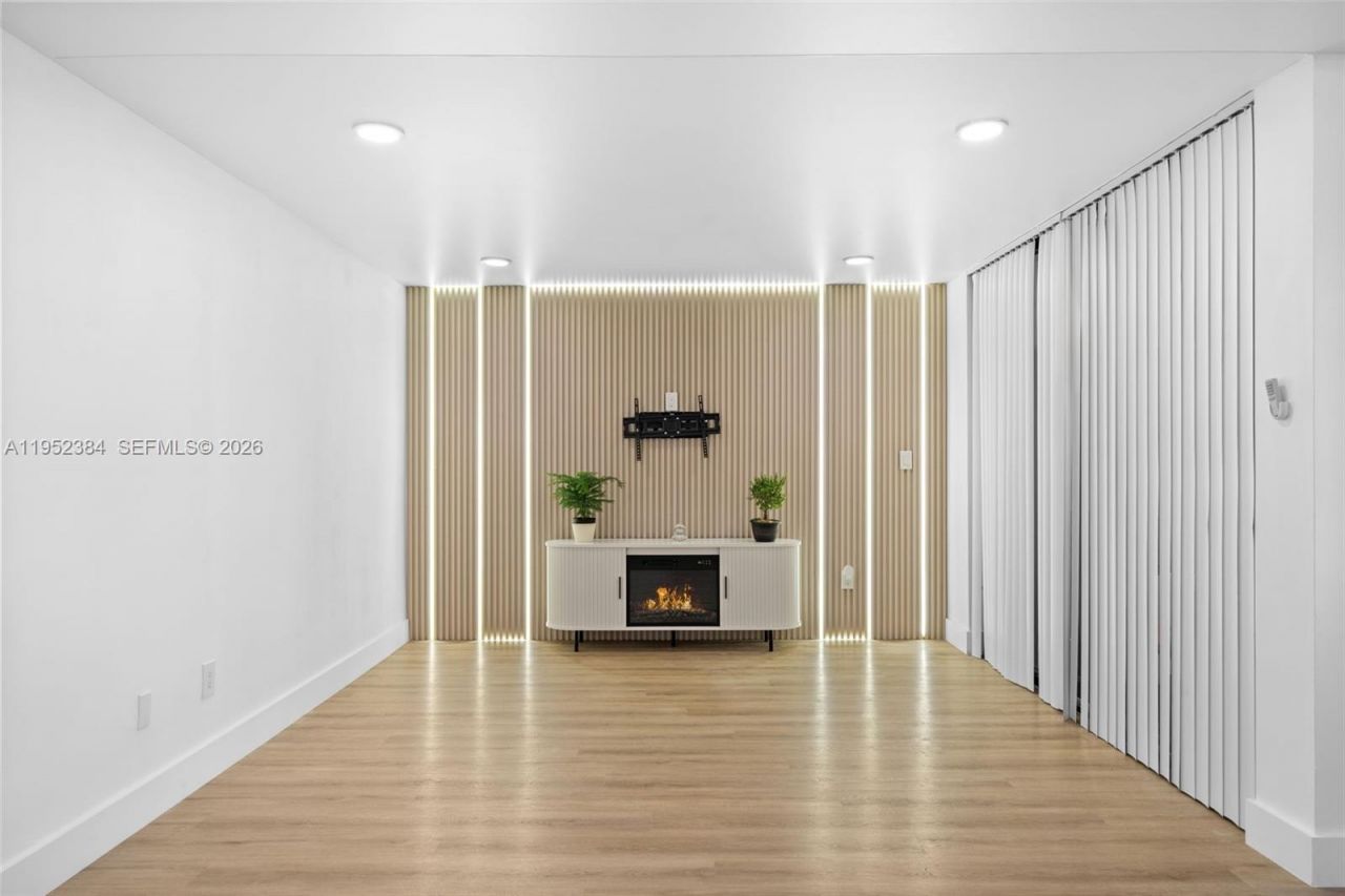 3545 Magellan Cir, Unit 351-5, Aventura, FL 33180 Photo