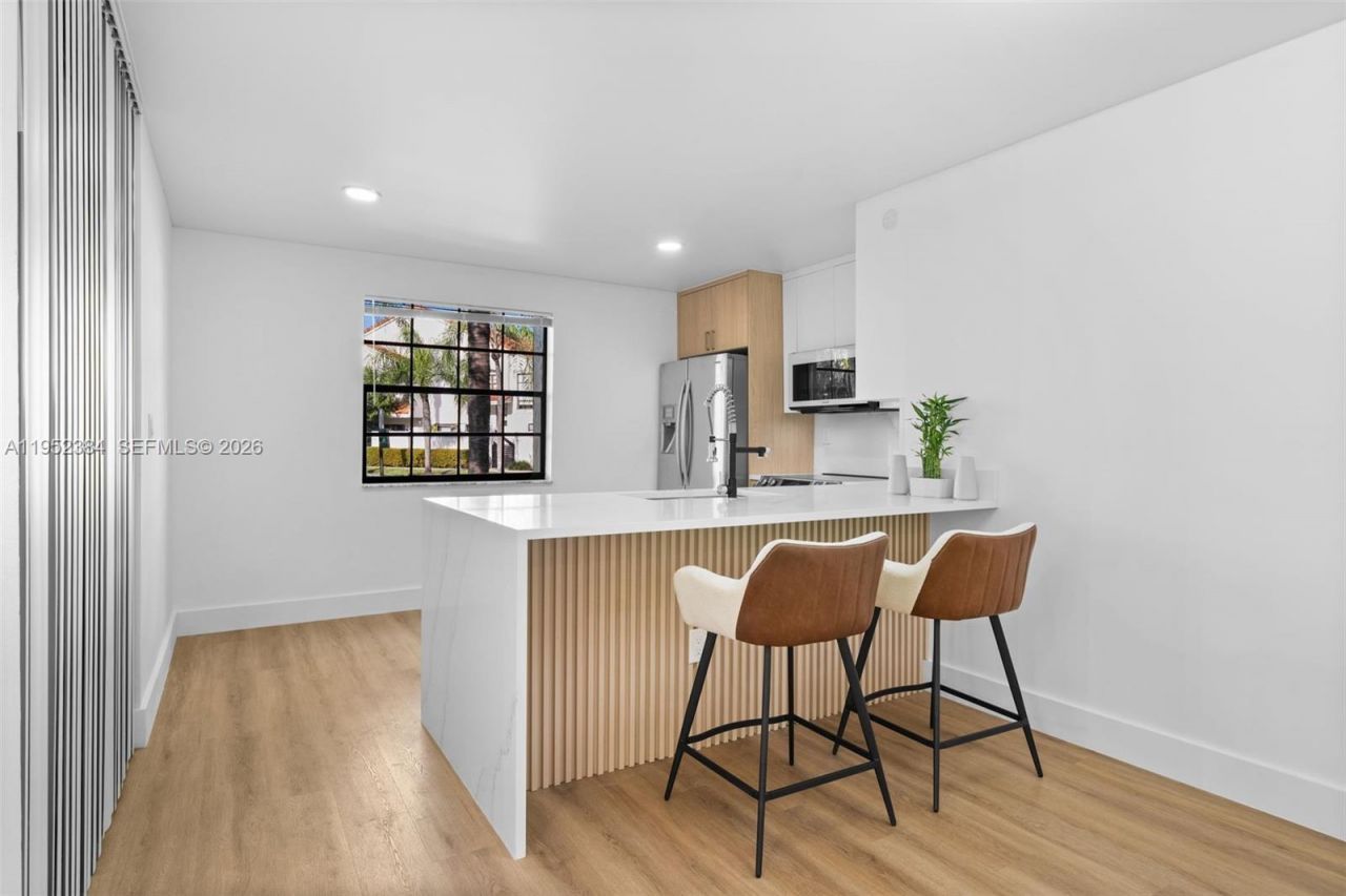 3545 Magellan Cir, Unit 351-5, Aventura, FL 33180 Photo