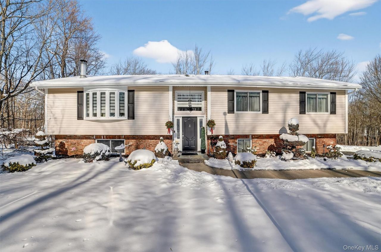 13 Watergate Drive, Amawalk, NY 10501 Main Photo