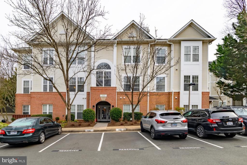 1515 N Point Drive, Unit 02-0201, Reston, VA 20194 Main Photo