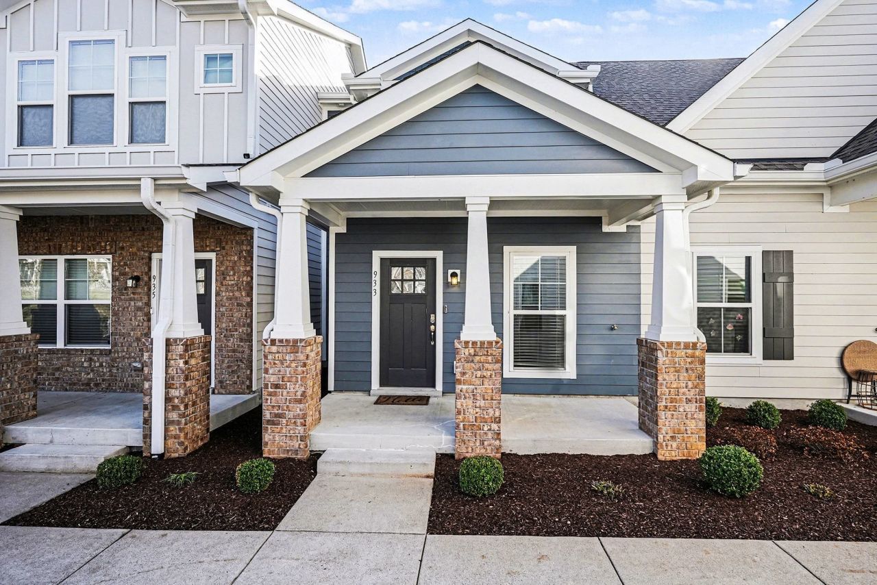 933 Ashland Place Dr, Nashville, TN 37218 Main Photo