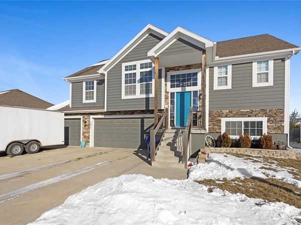 2805 Cedar Place, Tonganoxie, KS 66086