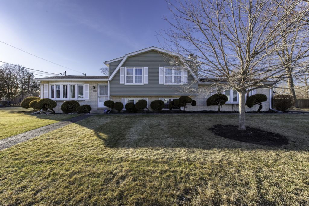 3000 19th Place, North Chicago, IL 60064 Main Photo