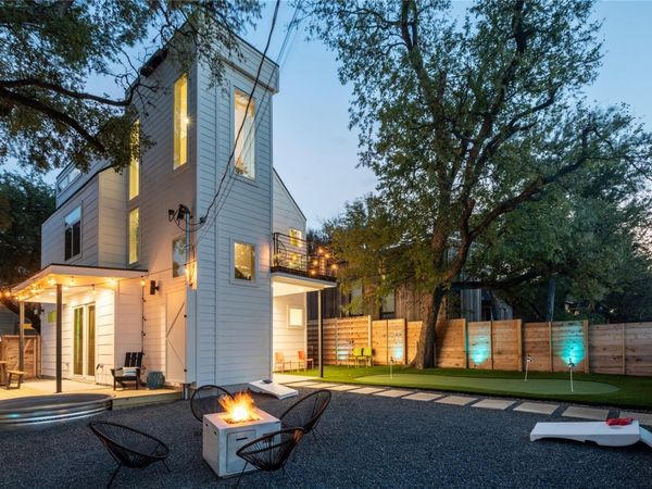 2415 E 10th ST, Austin, TX 78702