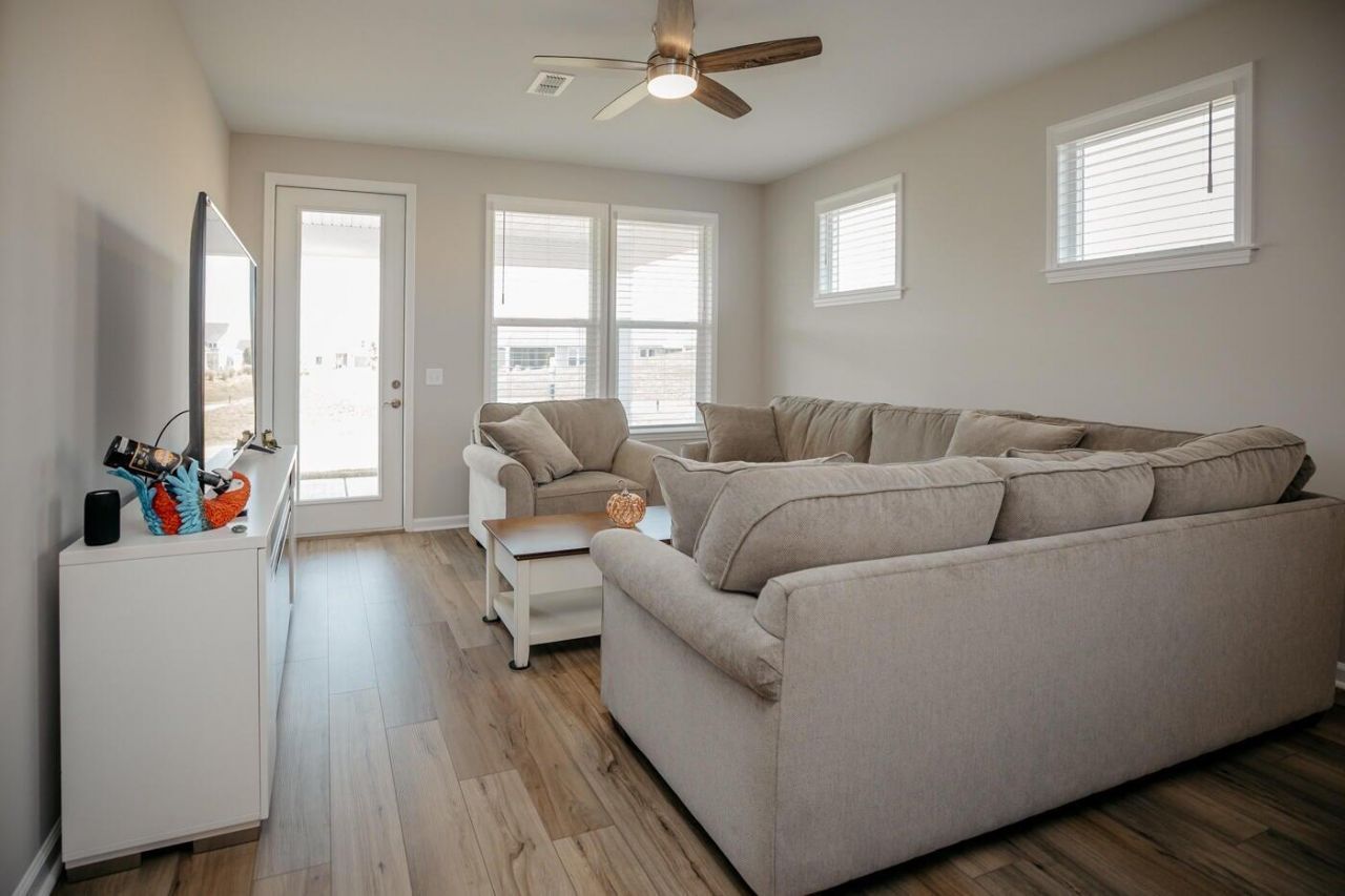 735 Blue Iris Way Photo 6