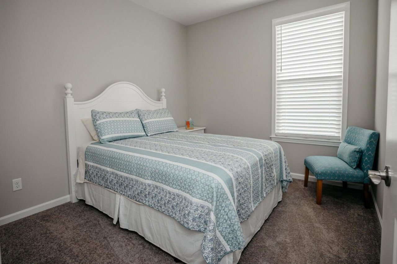 735 Blue Iris Way Photo 9