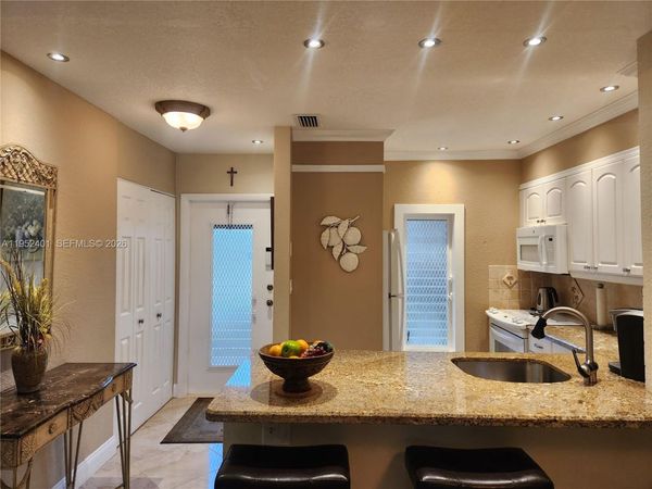 5100 NW 35th St, Unit 101, Lauderdale Lakes, FL 33319