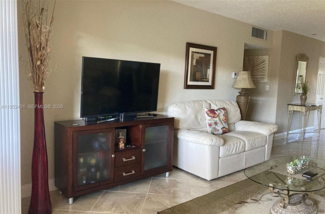 5100 NW 35th St, Unit 101, Lauderdale Lakes, FL 33319 Photo