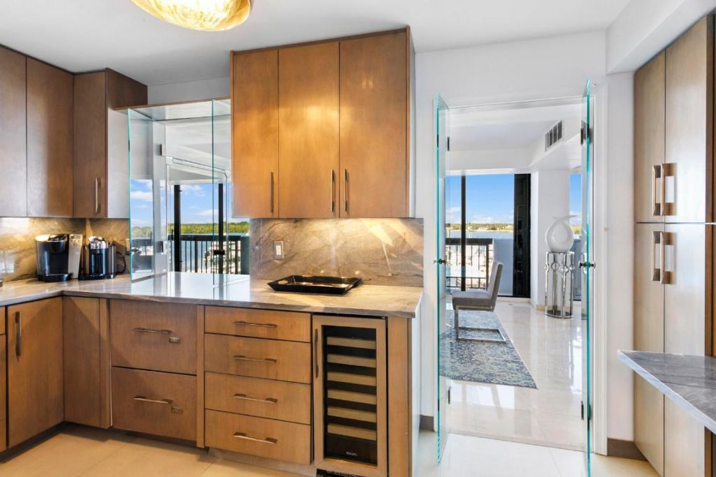 108 Lakeshore Drive, Unit 640, North Palm Beach, FL 33408 Photo