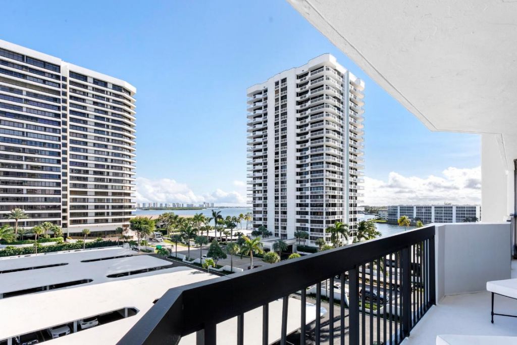 108 Lakeshore Drive, Unit 640, North Palm Beach, FL 33408 Photo