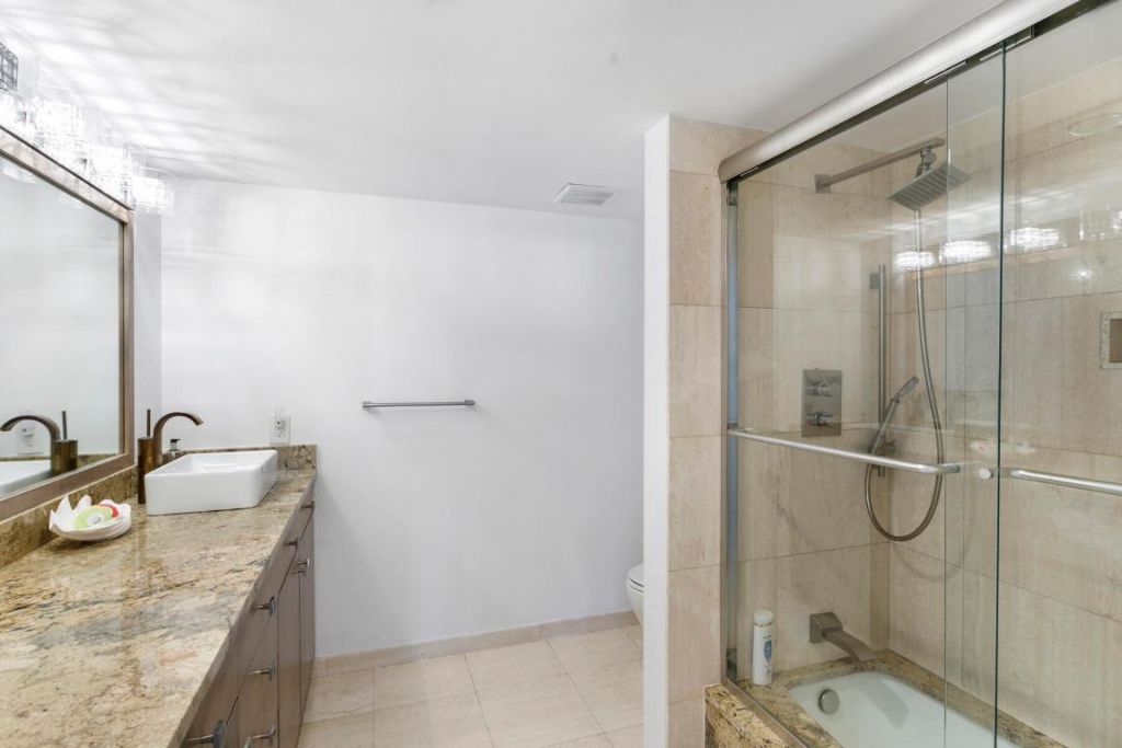 108 Lakeshore Drive, Unit 640, North Palm Beach, FL 33408 Photo