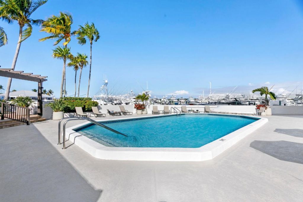 108 Lakeshore Drive, Unit 640, North Palm Beach, FL 33408 Photo