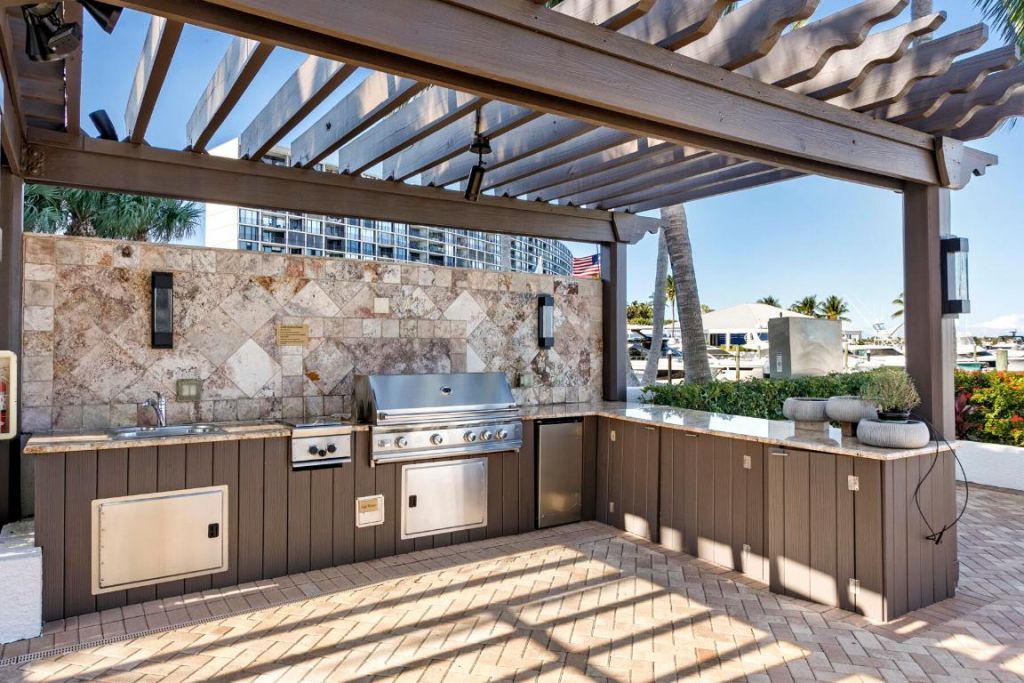 108 Lakeshore Drive, Unit 640, North Palm Beach, FL 33408 Photo