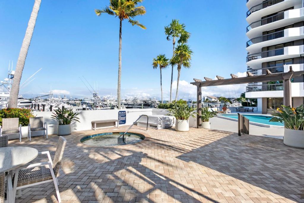 108 Lakeshore Drive, Unit 640, North Palm Beach, FL 33408 Photo