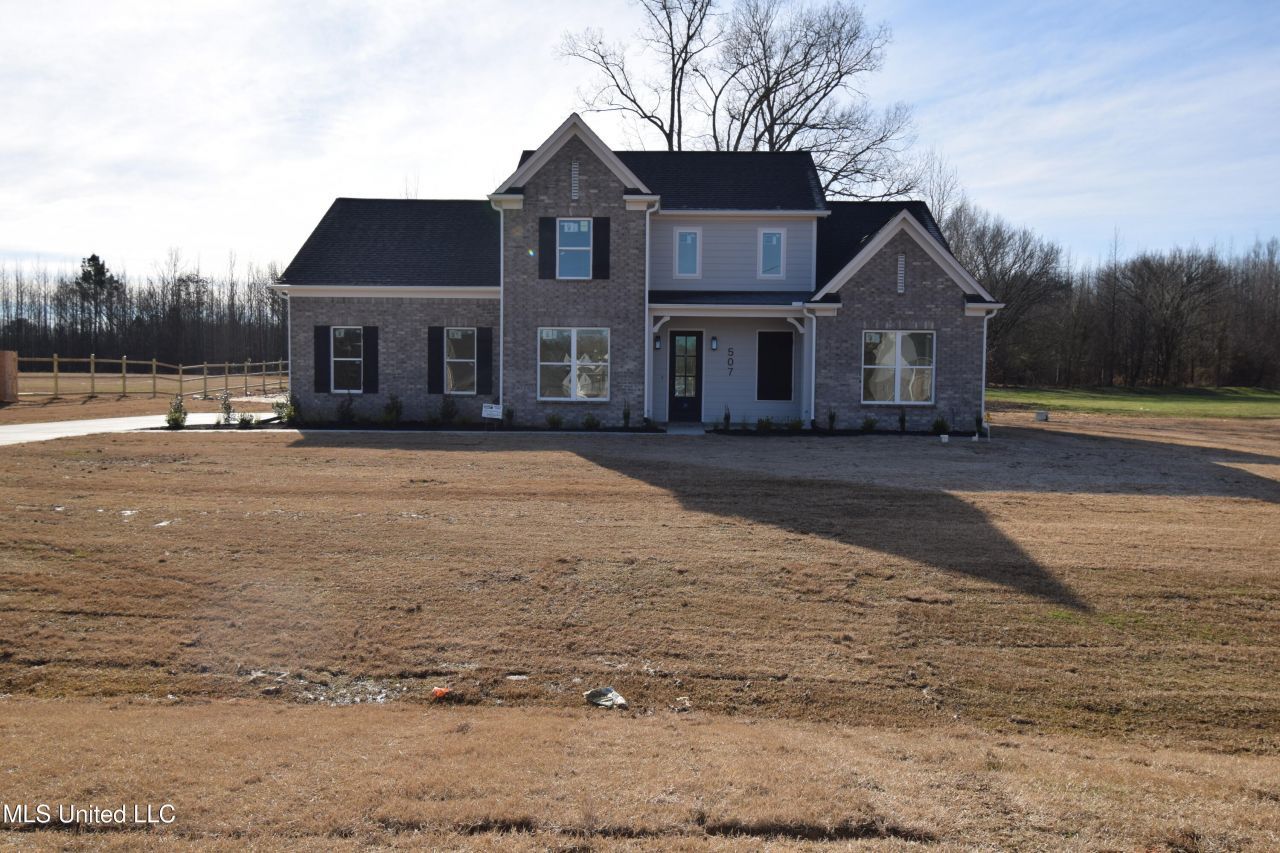 507 Centerline Roper Loop, Byhalia, MS 38611 Main Photo