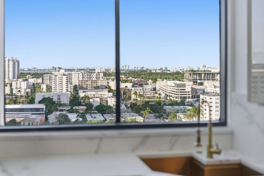 1330 West Avenue, Unit 1711, Miami Beach, FL 33139 Photo