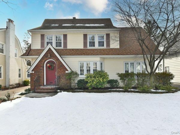 62 Hudson Road, Floral Park, NY 11001