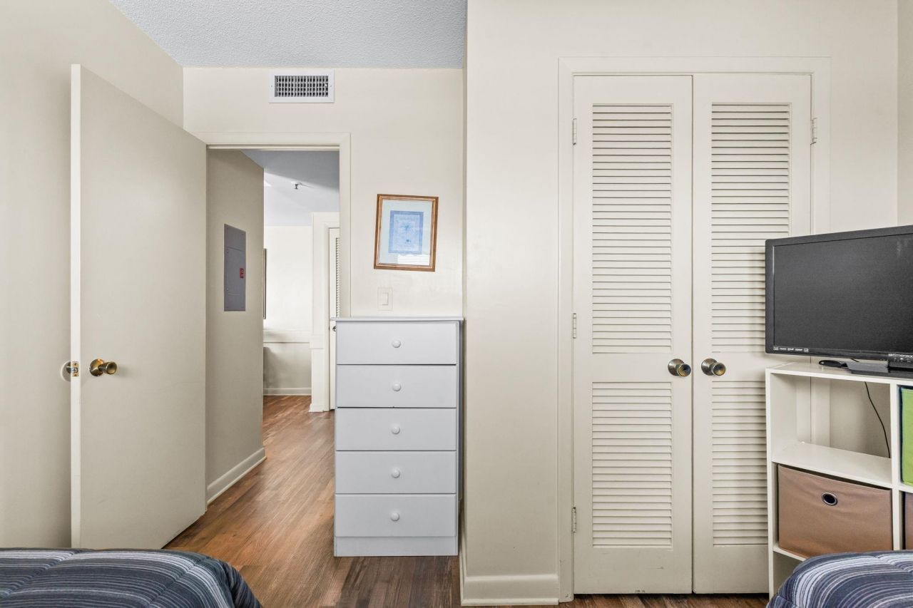 5905 S Kings Hwy. Photo 26