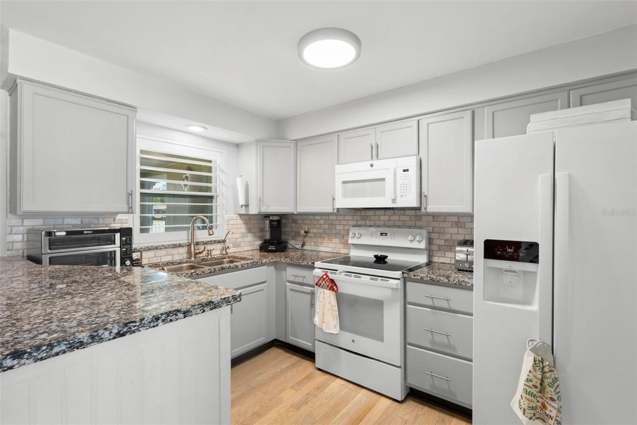 1610 Juno Trail, Astor, FL 32102 Photo