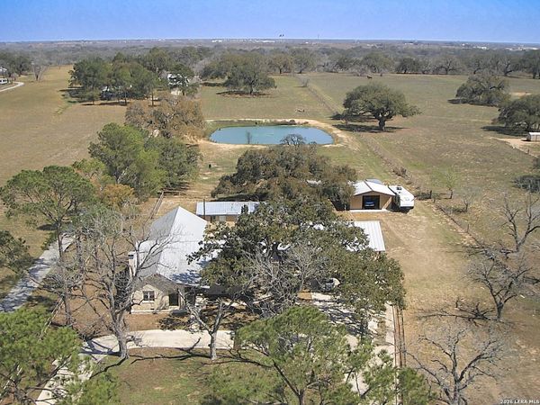 2828 2nd St, Pleasanton, TX 78064