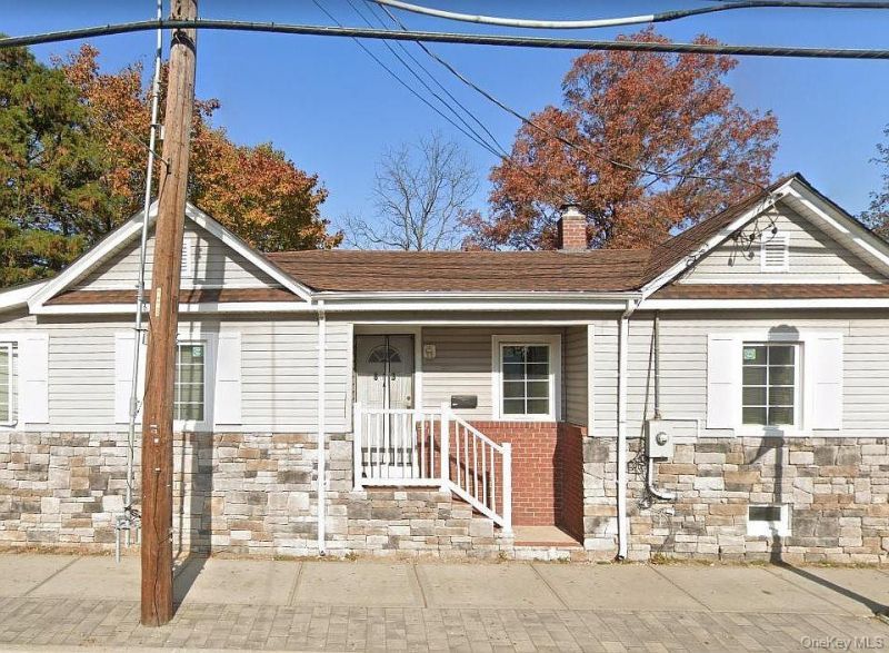 813 Prospect Avenue, Westbury, NY 11590 Main Photo