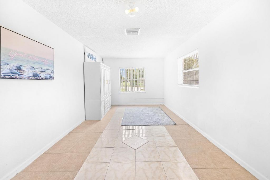 2340 R J Hendley Avenue, Riviera Beach, FL 33404 Photo