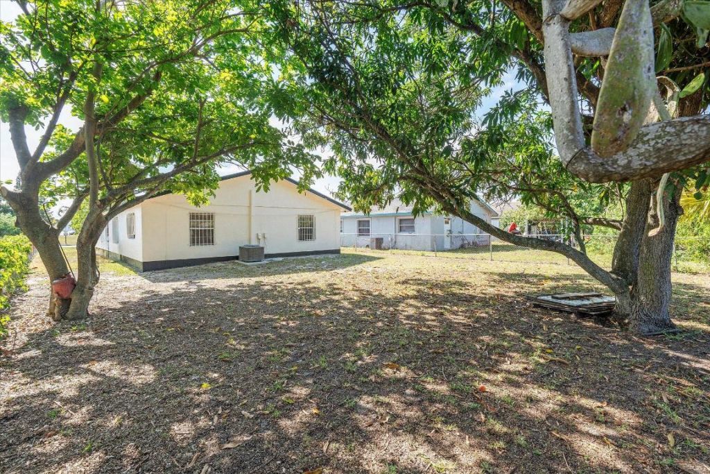 2340 R J Hendley Avenue, Riviera Beach, FL 33404 Photo