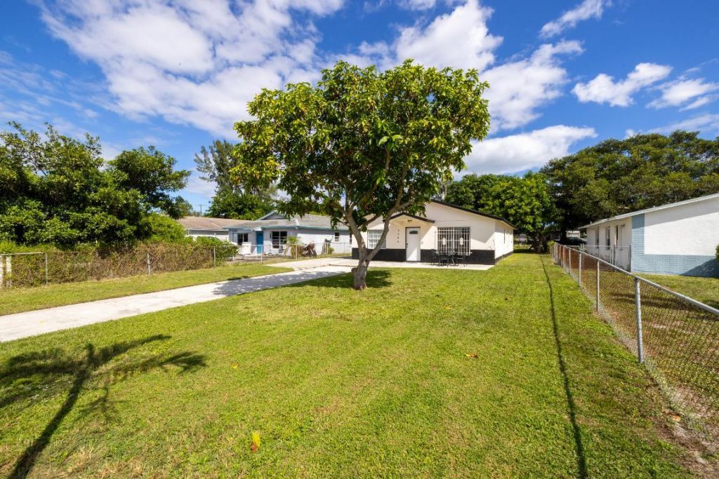 2340 R J Hendley Avenue, Riviera Beach, FL 33404 Photo