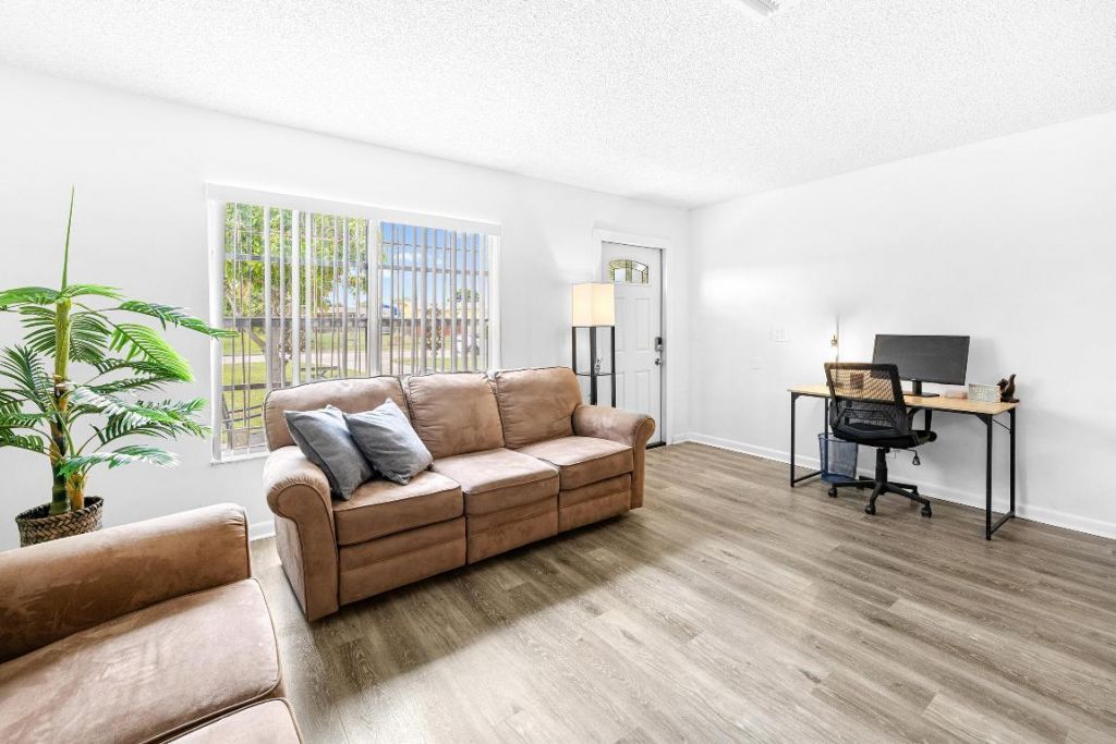 2340 R J Hendley Avenue, Riviera Beach, FL 33404 Photo