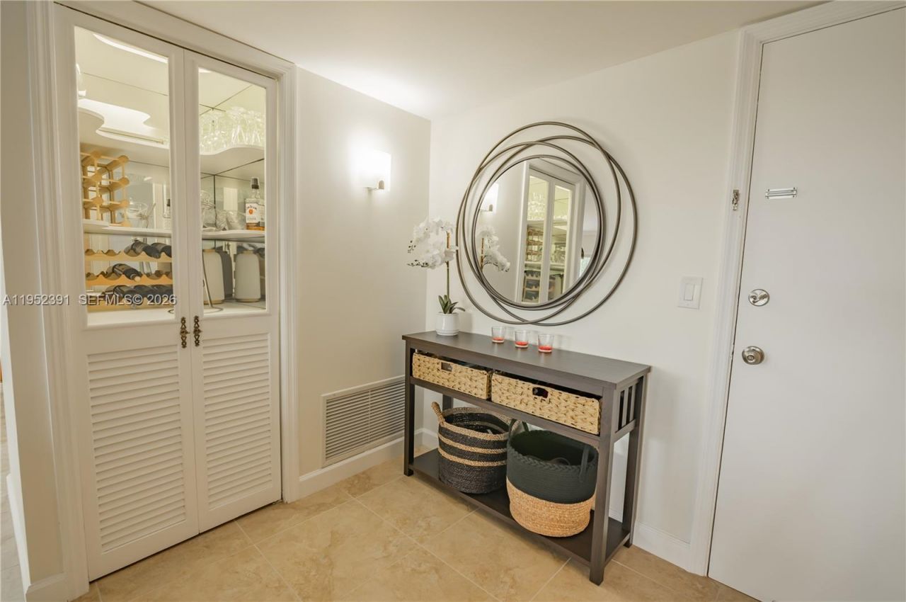 200 Diplomat Pkwy, Unit 519, Hallandale Beach, FL 33009 Photo