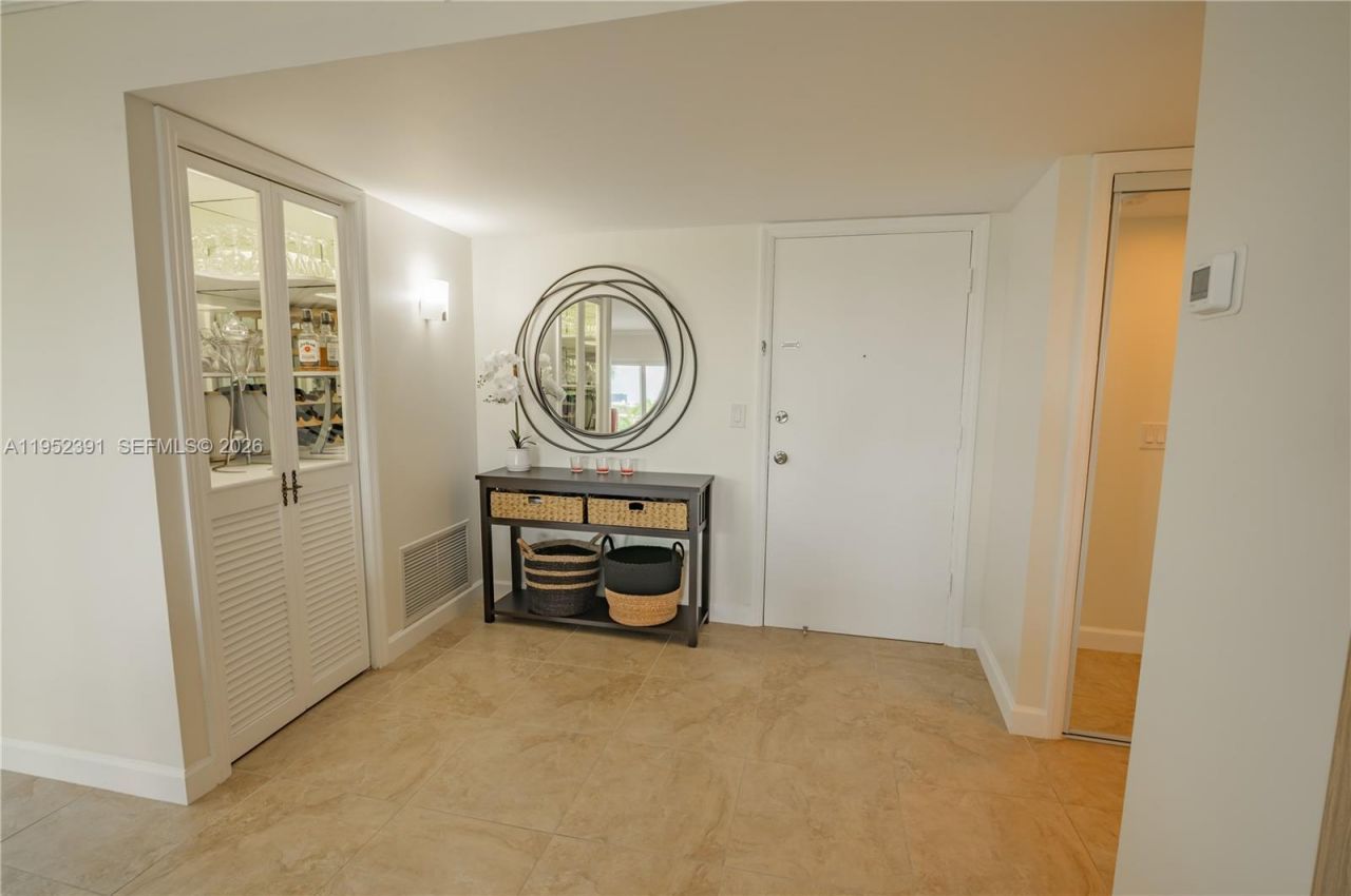 200 Diplomat Pkwy, Unit 519, Hallandale Beach, FL 33009 Photo