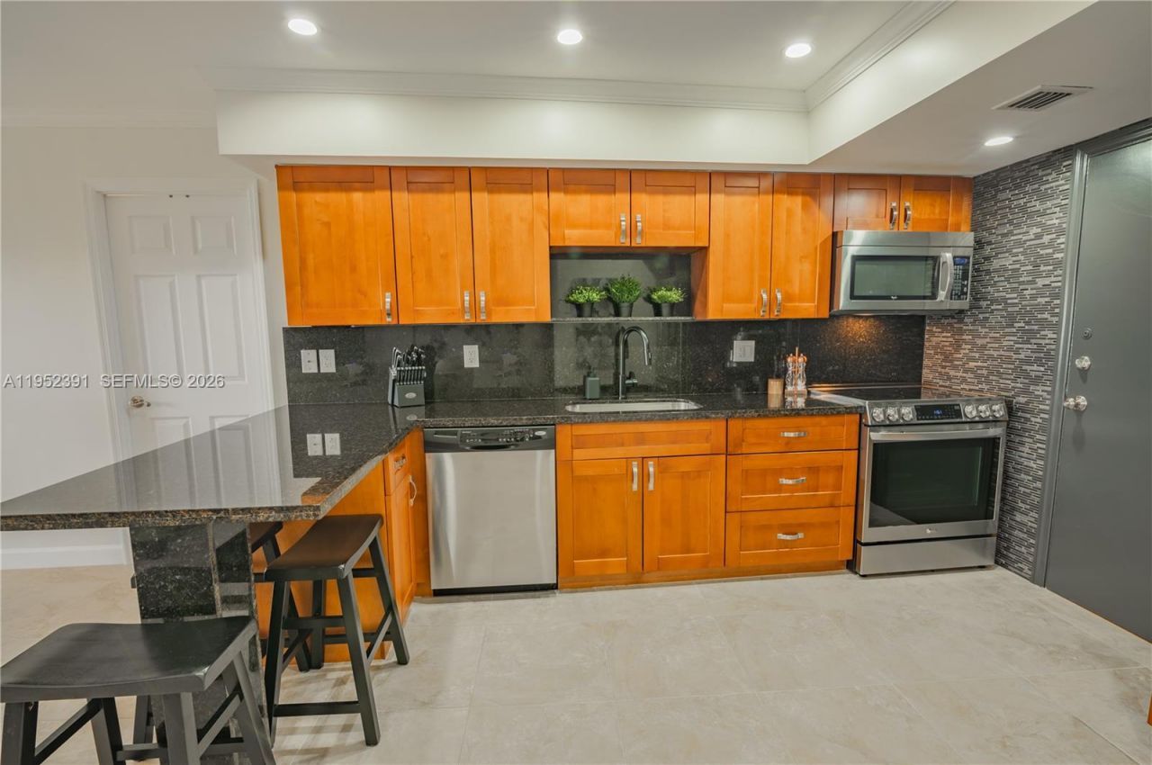 200 Diplomat Pkwy, Unit 519, Hallandale Beach, FL 33009 Photo