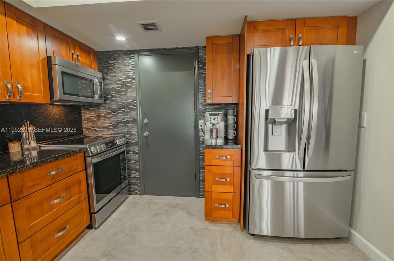 200 Diplomat Pkwy, Unit 519, Hallandale Beach, FL 33009 Photo