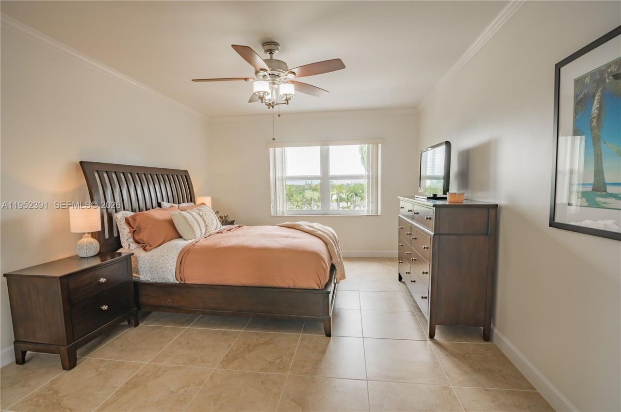 200 Diplomat Pkwy, Unit 519, Hallandale Beach, FL 33009 Photo