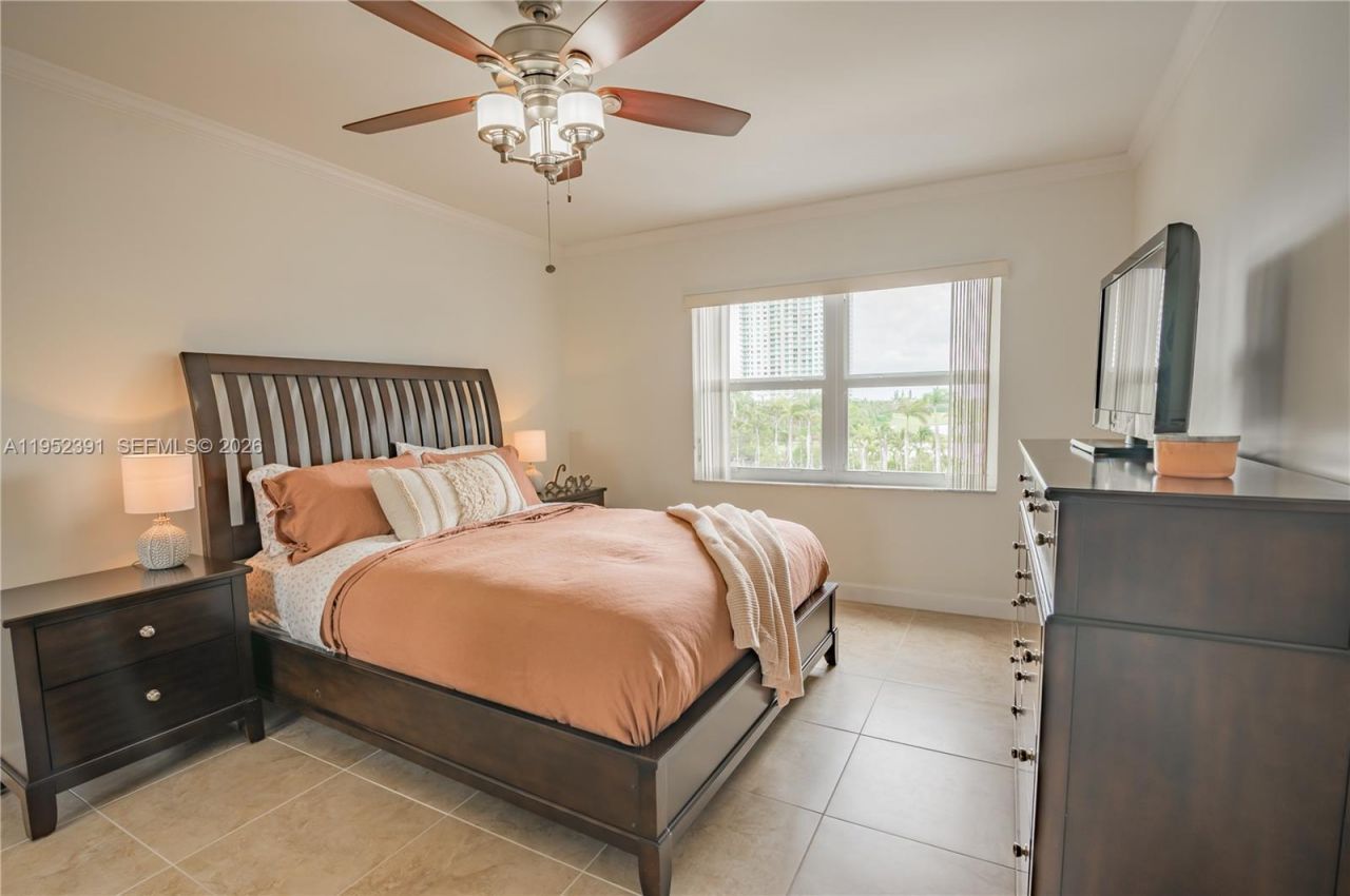 200 Diplomat Pkwy, Unit 519, Hallandale Beach, FL 33009 Photo