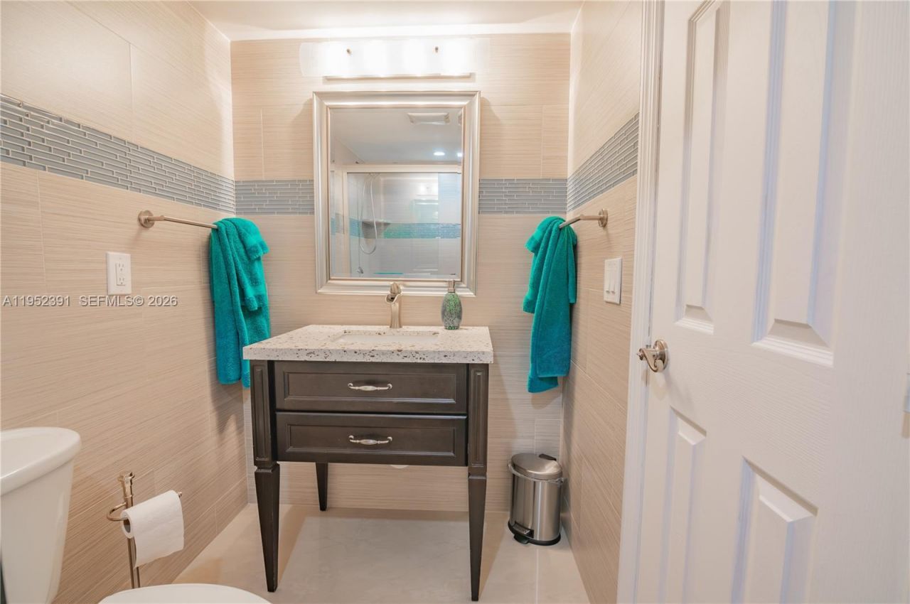 200 Diplomat Pkwy, Unit 519, Hallandale Beach, FL 33009 Photo