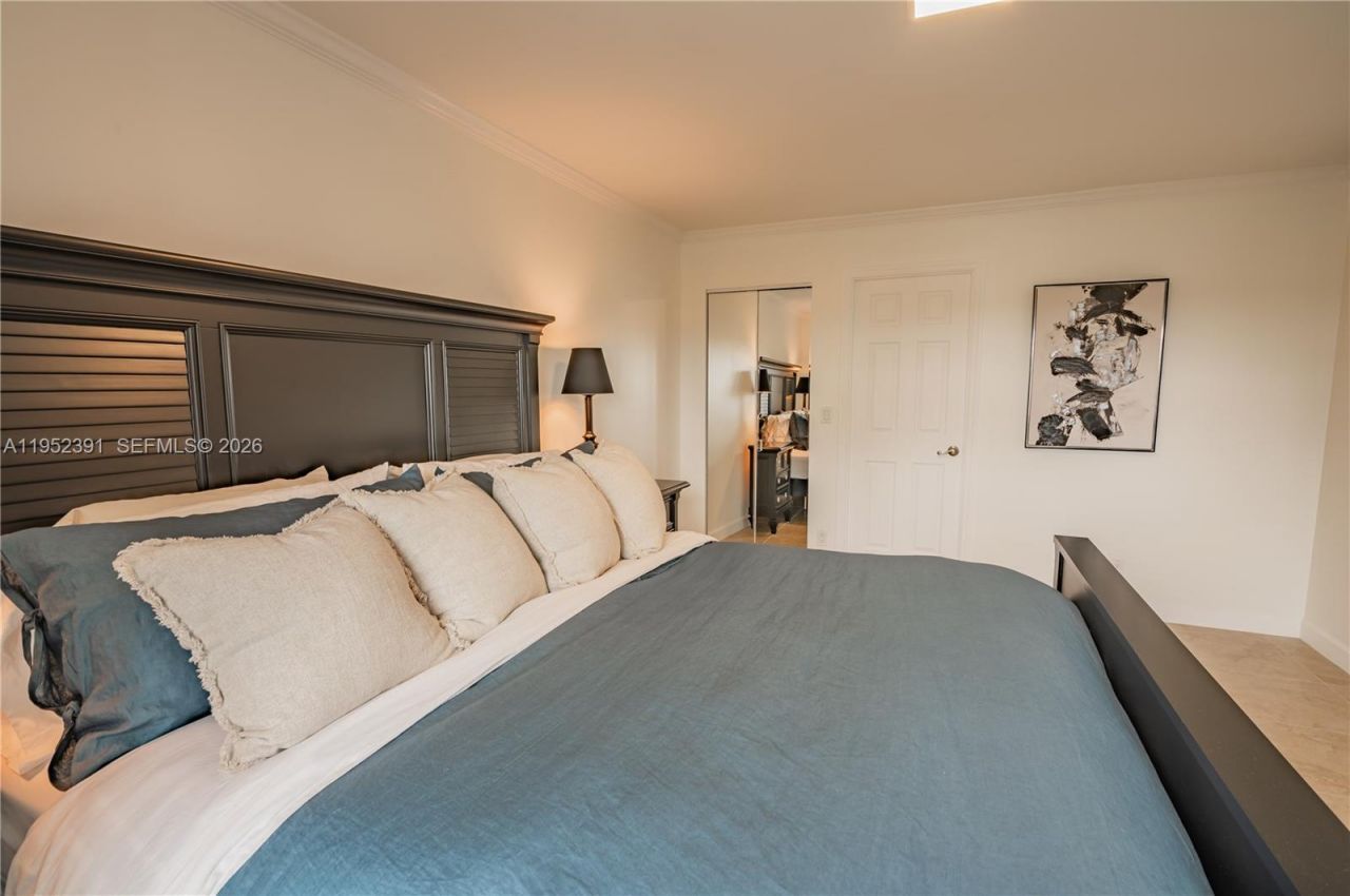 200 Diplomat Pkwy, Unit 519, Hallandale Beach, FL 33009 Photo