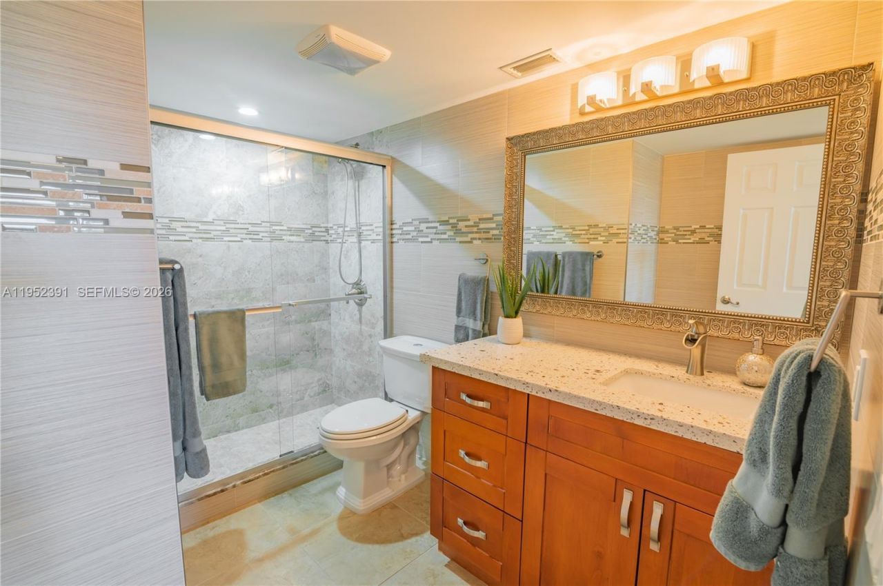 200 Diplomat Pkwy, Unit 519, Hallandale Beach, FL 33009 Photo