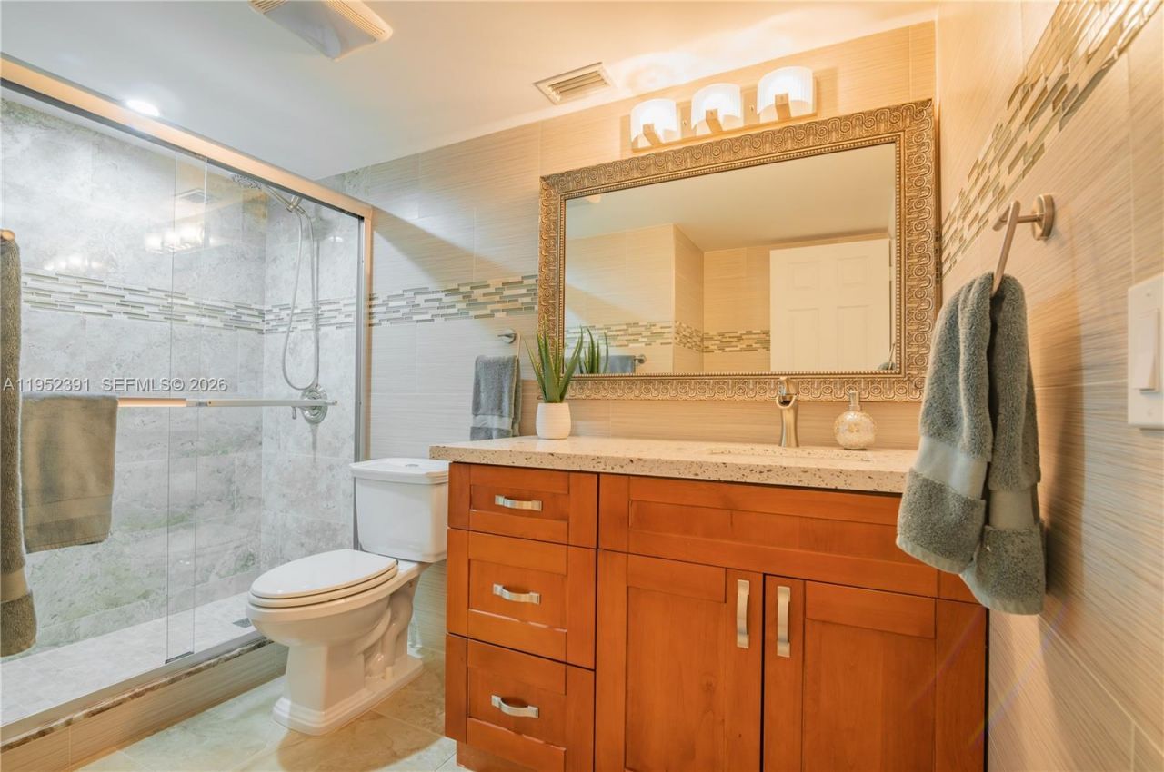200 Diplomat Pkwy, Unit 519, Hallandale Beach, FL 33009 Photo